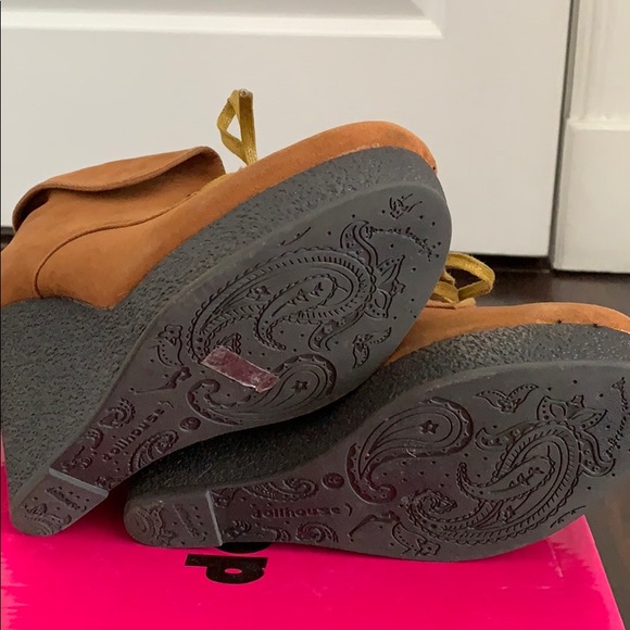 Dollhouse wedge faux suede bootie - Picture 8 of 8